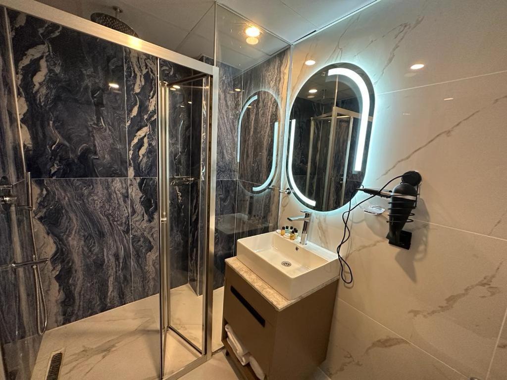 Istanblu Hotel Atasehir Istanboel Buitenkant foto